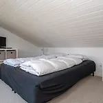 4 Person On A In Hemmet